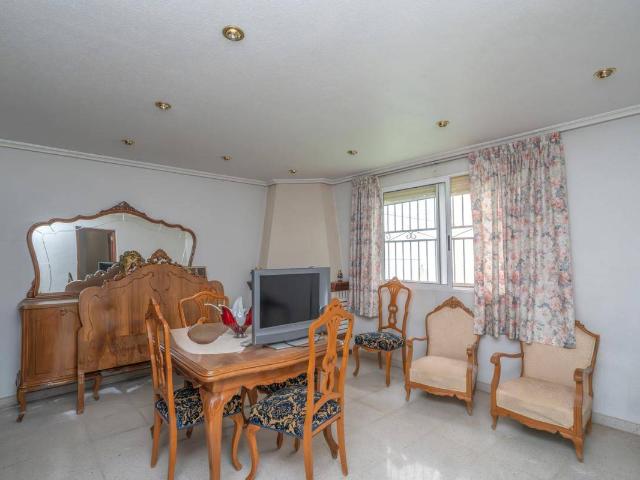 Casa adosada en Venta en Albatera