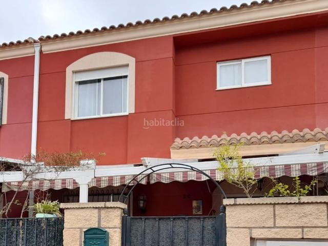 Casa adosada en venta en Albatera. Adosado de 4 habitaciones en el Albatera junto a colegios. Casas adosadas.