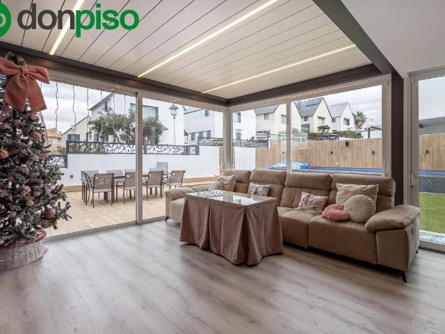 Casa adosada en venta en Albolote. Exclusiva casa en Loma Verde. Casas adosadas.