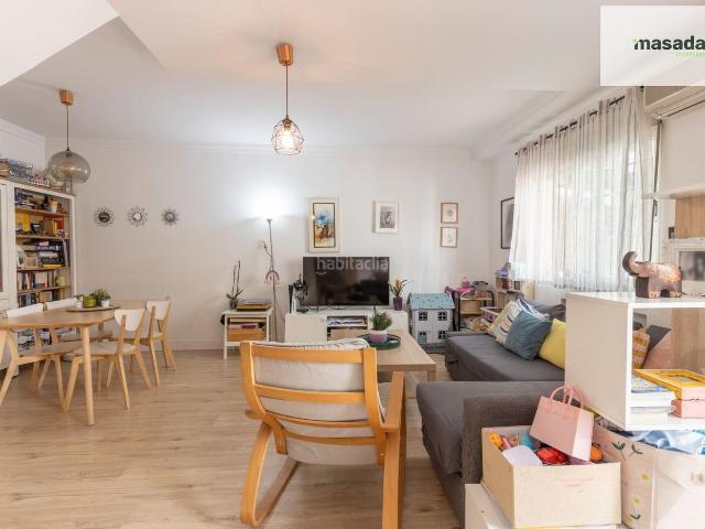 Casa adosada en venta en Albolote. Una casa para vivirla por dentro y disfrutarla también desde arriba. Casas adosadas.