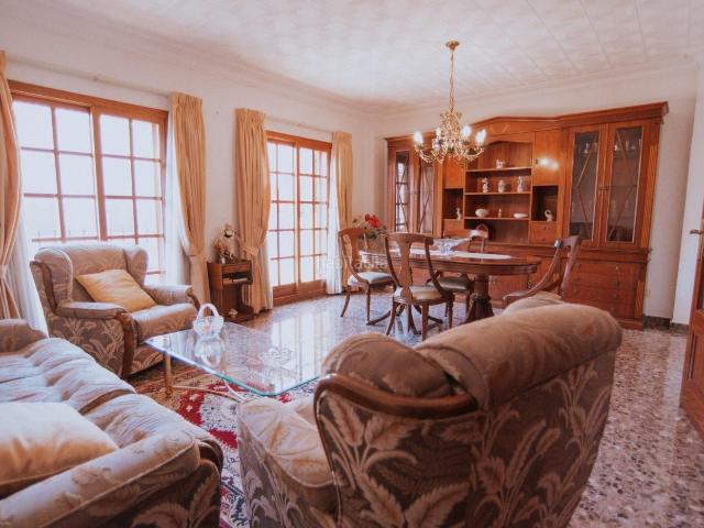 Casa adosada en venta en Albuixech. Casa de pueblo lista para entrar a vivir en Albuixech. Casas adosadas.
