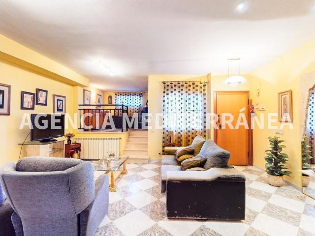 Casa adosada en venta en Alcácer. ADOSADO A LA VENTA EN ALCÀSSER. Casas adosadas.