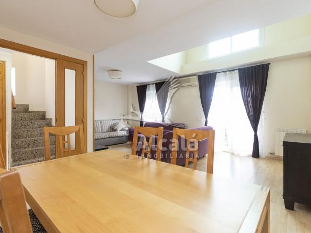 Casa adosada en venta en Alcalá de Henares, La Garena. LA GARENA GRAN CHALET ADOSADO DE ESQUINA. Casas adosadas Alcalá de.