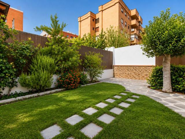 Casa adosada en venta en Alcobendas, Ensanche. HOGARES ALCOBENDAS VENDE EXCLUSIVO CHALET TOTALMENTE REFORMADO EN EL ENSANCHE DE ALCOBENDAS EFICIENCIA ENERGÉTICA, DISEÑO Y CALI. Casas adosadas.
