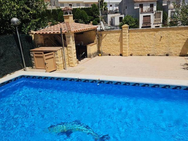 Casa adosada en Venta en Alcolea