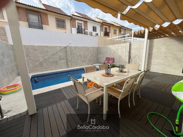 Casa adosada en Venta en Alcolea