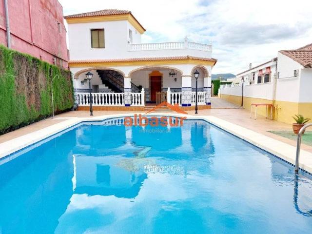 Casa adosada en Venta en Alcolea