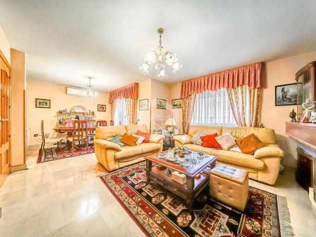 Casa adosada en venta en Alcorcón, Prado de Santo Domingo. Oportunidad única! Chalet de esquina en venta en la zona de Retamas. Casas adosadas.