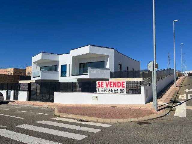 Casa adosada en venta en Aldeatejada. Chalet aldeatejada nuevo, diseño, zona soto. Casas adosadas.
