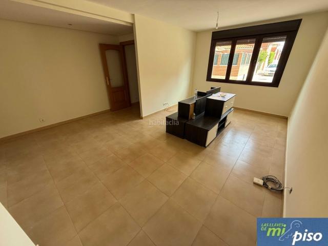 Casa adosada en venta en Aldeamayor de San Martín. Oportunidad Chalet Adosado Seminuevo en Aldeamayor de San Martin de cuatro dormitorios. Casas adosadas Aldeamayor de San.