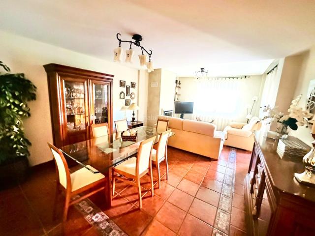 Casa adosada en venta en Aldeamayor de San Martín. Casas adosadas Aldeamayor de San.