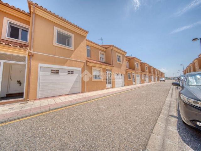 Casa adosada en Venta en Aldeamayor de San Martín