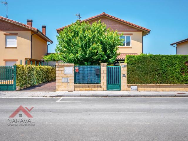 Casa adosada en Venta en Alegría Dulantzi