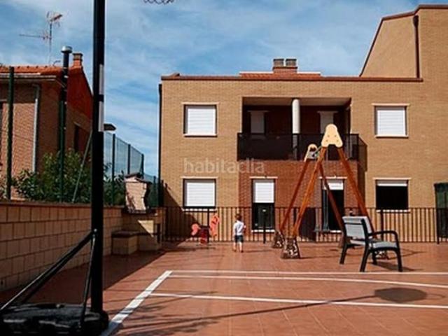 Casa adosada en venta en Alesanco. Adosado con terraza. Casas adosadas.