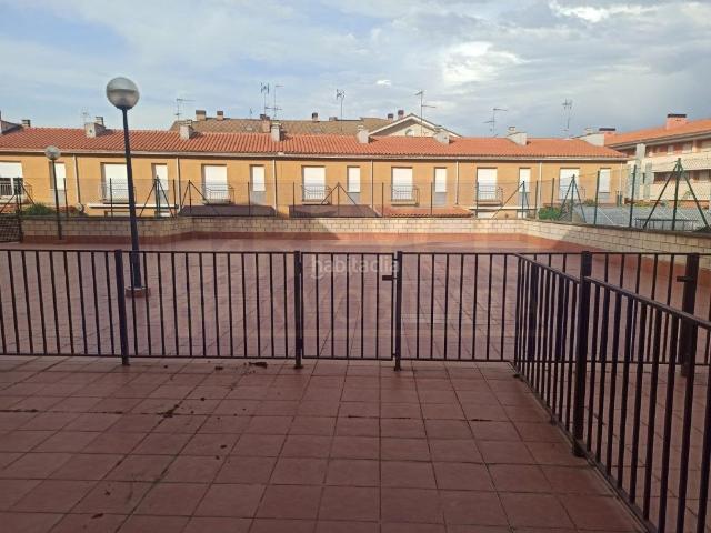Casa adosada en venta en Alesanco. Vivienda adosada 3 habitaciones, Triplex Venta Alesanco. Casas adosadas.