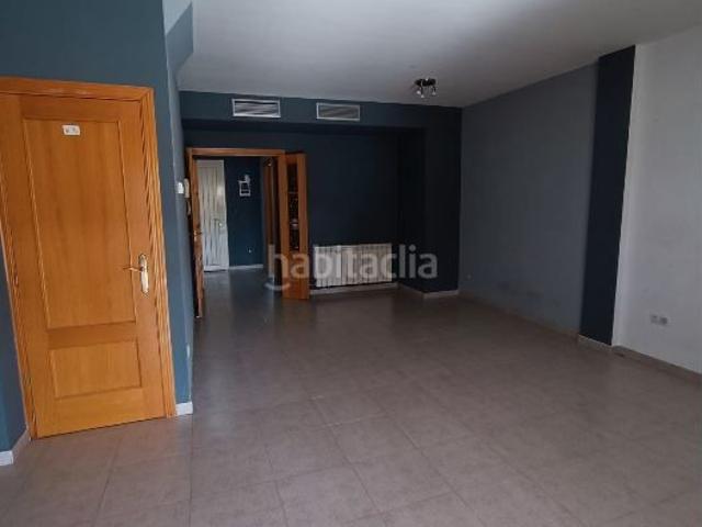 Casa adosada en venta en Alfajarín. Adosado en venta en Alfajarin Zaragoza, 4 dormitorios, 2 bañosaseo, garaje doble. Casas adosadas.