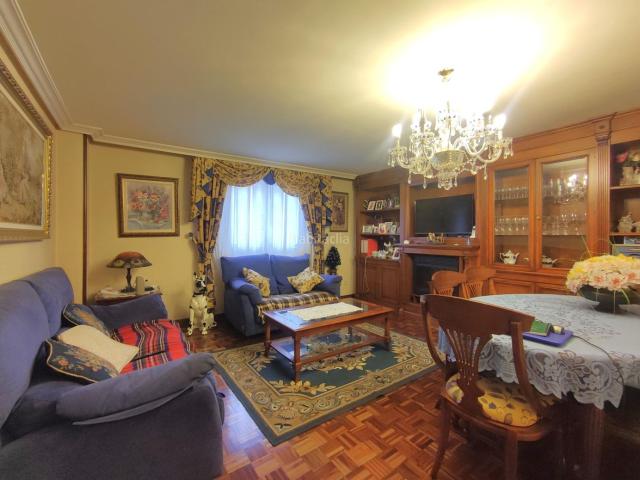 Casa adosada en venta en Alfoz de Quintanadueñas. Amplio adosado de 4 dormitorios y con terraza de casi 10 m2. Casas adosadas Alfoz de.