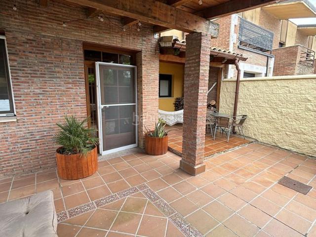 Casa adosada en venta en Alfoz de Quintanadueñas. Mucho más que un chalet espacio, tranquilidad y calidad de vida a 15 minutos de Burgos. Casas adosadas Alfoz de.