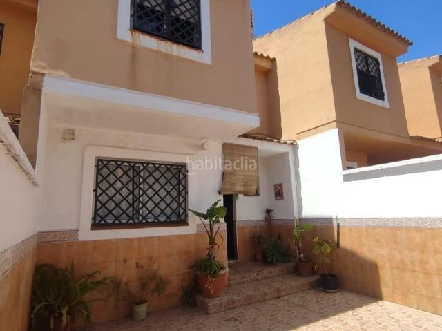 Casa adosada en venta en Algeciras, San García. Casas adosadas.