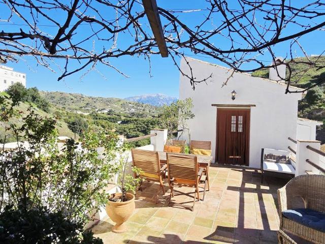 Casa adosada en Venta en Almáchar