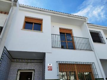 Casa pareada en venta en Almadén de la Plata. Casa en Almadén de la Plata, bonito pueblo de sierra. Casas pareadas Almadén de la.
