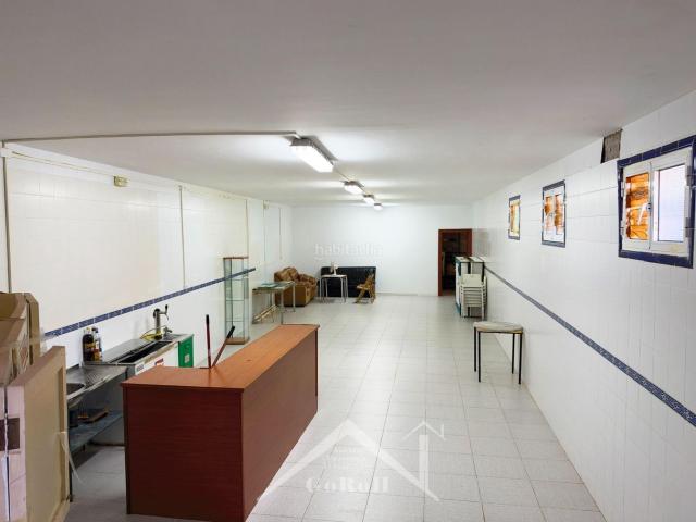 Casa adosada en venta en Almadén de la Plata. EDIFICIO CON MÚLTIPLES POSIBILIDADES EN PLENO CENTRO DE ALMADÉN DE LA PLATA. Casas adosadas Almadén de la.