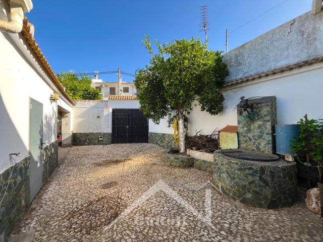 Casa adosada en venta en Almadén de la Plata. MAGNÍFICA CASA TRADICIONAL EN EL PARQUE NATURAL SIERRA NORTE DE SEVILLA. Casas adosadas Almadén de la.