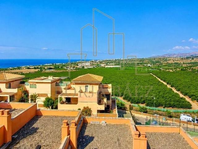 Casa adosada en Venta en Almayate