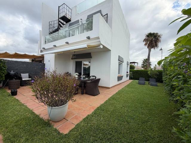 Casa adosada en Venta en Almayate