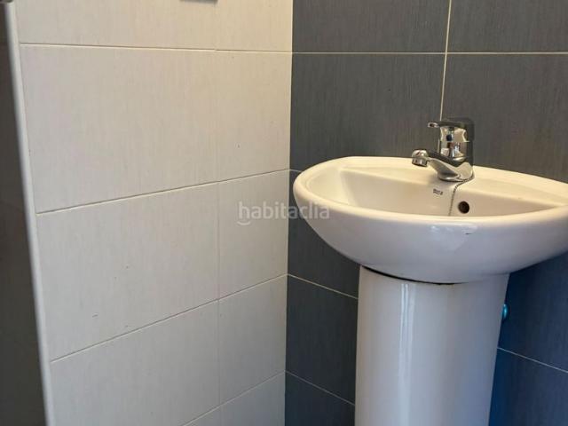 Casa adosada en venta en Almendralejo. Adosado en venta en Carretera Sevilla Plaza de Toros, 5 dormitorios. Casas adosadas.