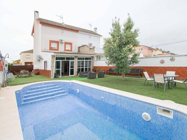 Casa adosada en Venta en Almensilla