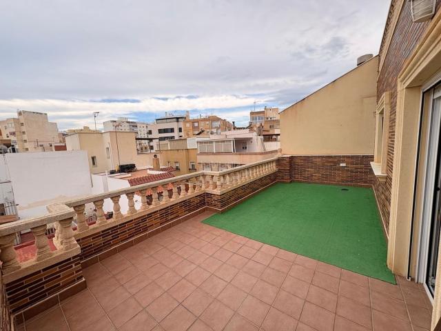 Casa adosada en venta en Almería, Ciudad Jardín Tagarete El Zapillo. Vivienda muy bien distribuida ubicada en la encantadora localidad de Almería. Casas adosadas.