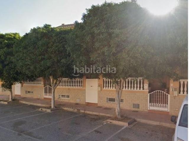 Casa adosada en venta en Almería, Costacabana Loma Cabrera. SE VENDE inmueble ALQUILADO en Almería. Casas adosadas.