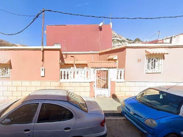 Casa adosada en venta en Almería, La Chanca Pescadería. SE VENDE inmueble ALQUILADO en Almería. Casas adosadas.