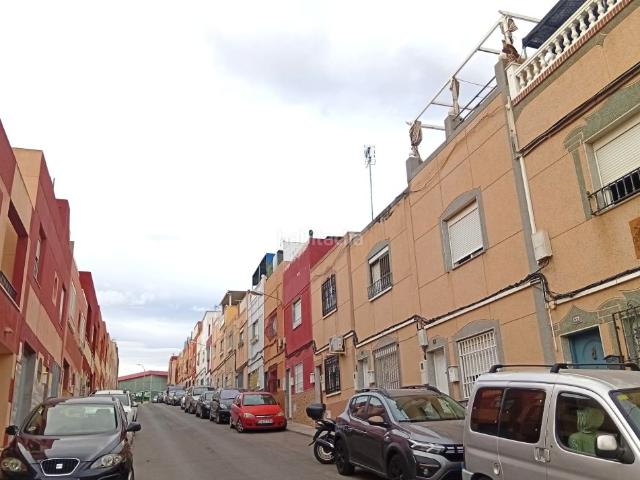 Casa adosada en venta en Almería, Piedras Redondas Torrecárdenas. Casa adosada de tres dormitorios en Almería. Casas adosadas.