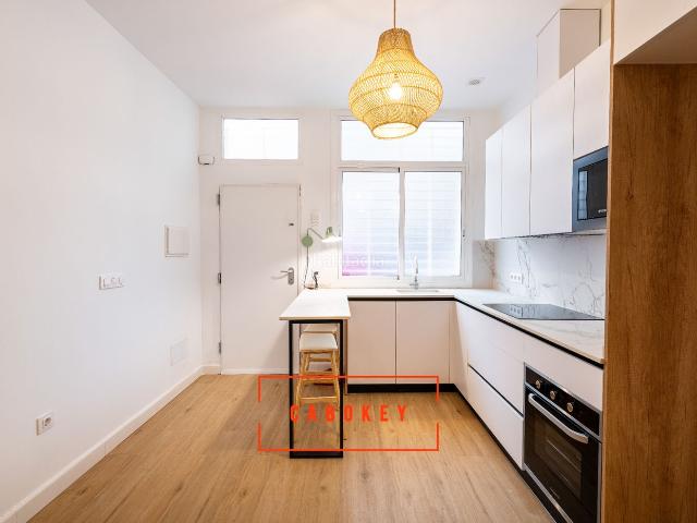 Casa adosada en venta en Almería, Plaza de Toros Santa Rita. CABOKEY VENDE VIVIENDA UNIFAMILIAR PARA ESTRENO EN CALLE GRANADA CENTRO DE ALMERIA. Casas adosadas.