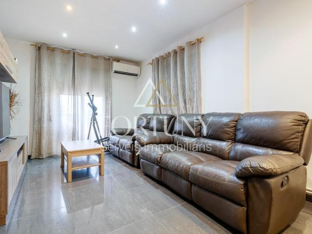 Casa adosada en venta en Almirall Recasens, en Reus