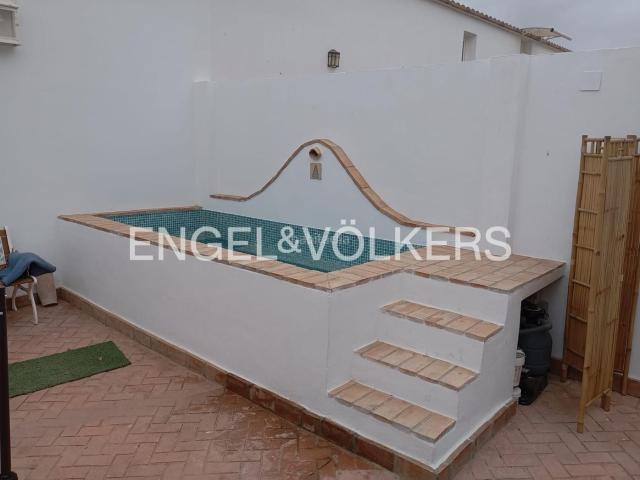 Casa adosada en venta en Almonte, El Rocío. Casa única de nueva construcción en El Rocío, junto a Doñana. Casas adosadas.