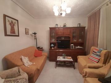 Casa adosada en venta en Almodóvar del Campo. Casa esquinera en venta en calle Pintor Palmero. Casas adosadas Almodóvar del.