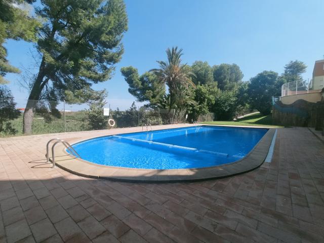 Casa adosada en venta en Almoines. REF_V240. ADOSADO RESIDENCIAL LA SEDA ALMOINES. Casas adosadas.