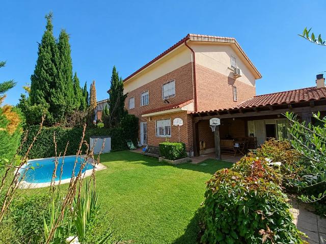 Casa adosada en Venta en Alovera