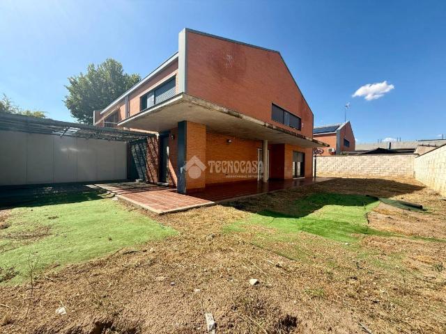 Casa adosada en Venta en Alovera