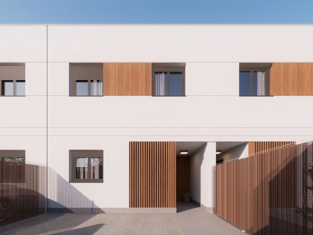 Casa adosada en venta en Alovera. Casas adosadas.