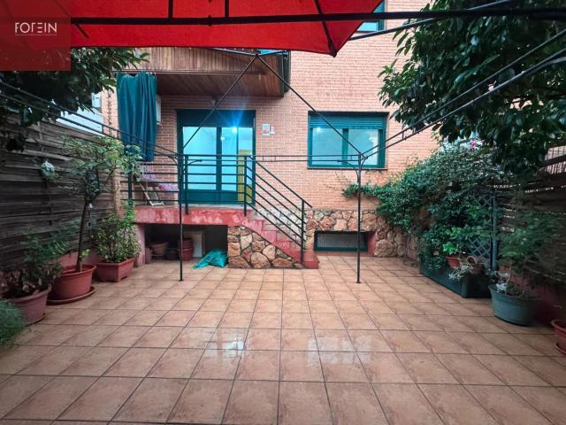 Casa adosada en venta en Alovera. Exclusivo chalet adosado en Parque Vallejo Alovera con garaje para 3 coches y suelo radiante. Casas adosadas.