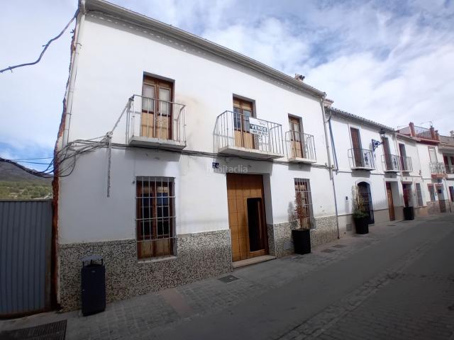 Casa adosada en venta en Alozaina. Oportunidad Única en Alozaina: Casa con Historia y Futuro por Descubrir. Casas adosadas.