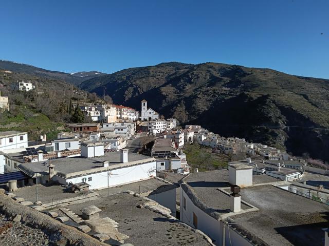Casa adosada en venta en Alpujarra de la Sierra. Gran casa familiar en Mecina Bombarón. Casas adosadas Alpujarra de la.