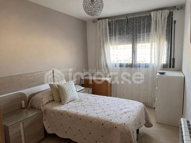 Casa adosada en venta en Artés. Casa unifamiliar adosada con patio, garaje y terraza solárium en Artés. Casas adosadas.