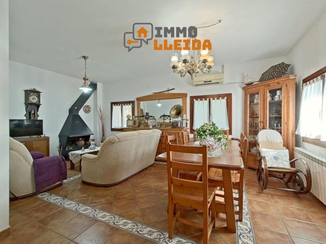 Casa adosada en venta en Artesa de Segre. Casa rústica con encanto en Baldomar, Artesa de Segre. Casas adosadas Artesa de.