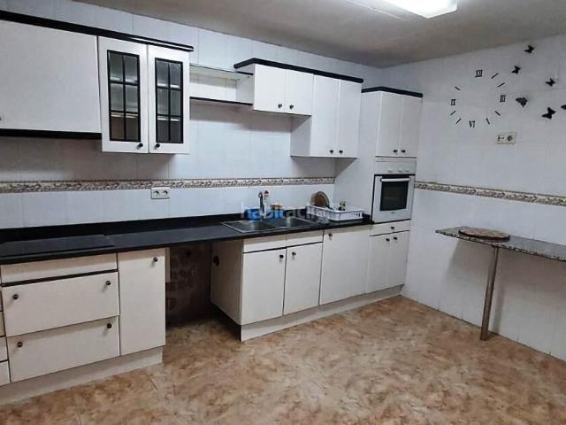 Casa adosada en venta en Arbeca. CASA GRANDE CON GARAJE, TERRAZA Y 5 HABITACIONES EN ARBECA. Casas adosadas.