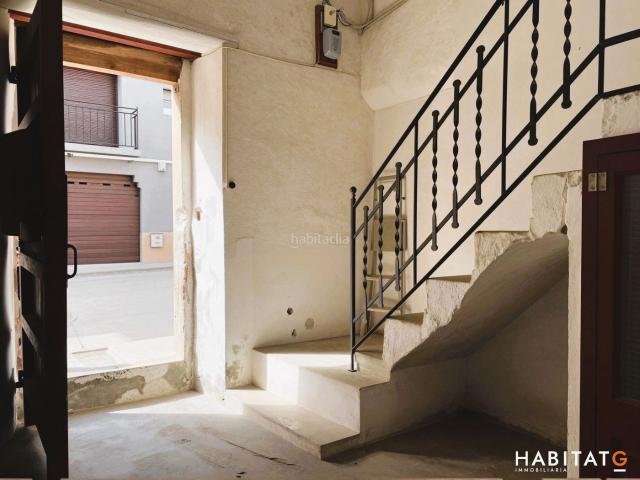 Casa adosada en venta en Arbeca. CASA EN VENDA AMB MOLT POTENCIAL AL CENTRE DARBECA. Casas adosadas.